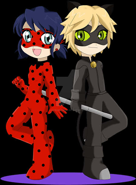 Miraculous Ladybug 與 Cat Noir 姿勢 壁紙 — 兩個動漫風格的超級英雄自信地站在黑色背景前，一個穿著紅色圓點，另一個穿著黑色，眼睛是綠色的。