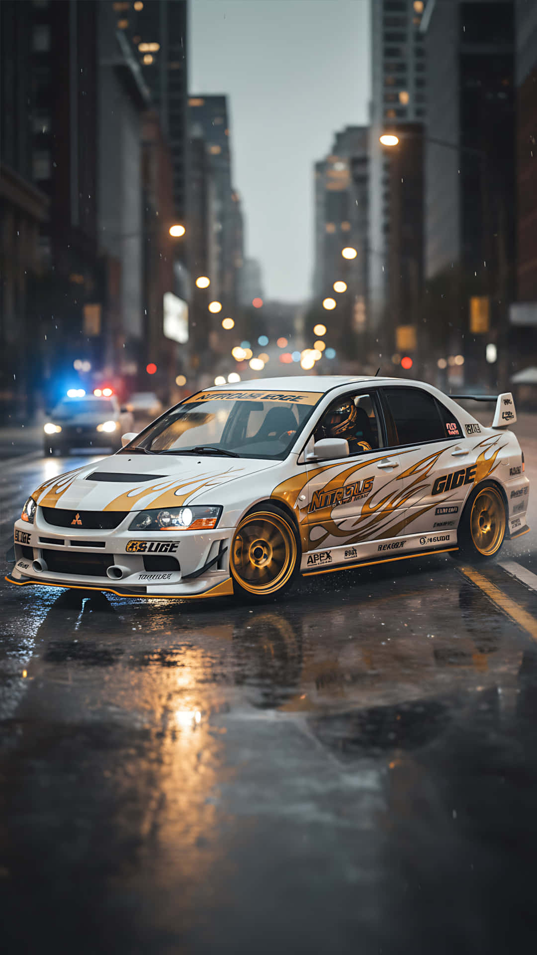 白色和金色的賽車在黃昏時分駛過雨中的市區街道，帶有發光的倒影