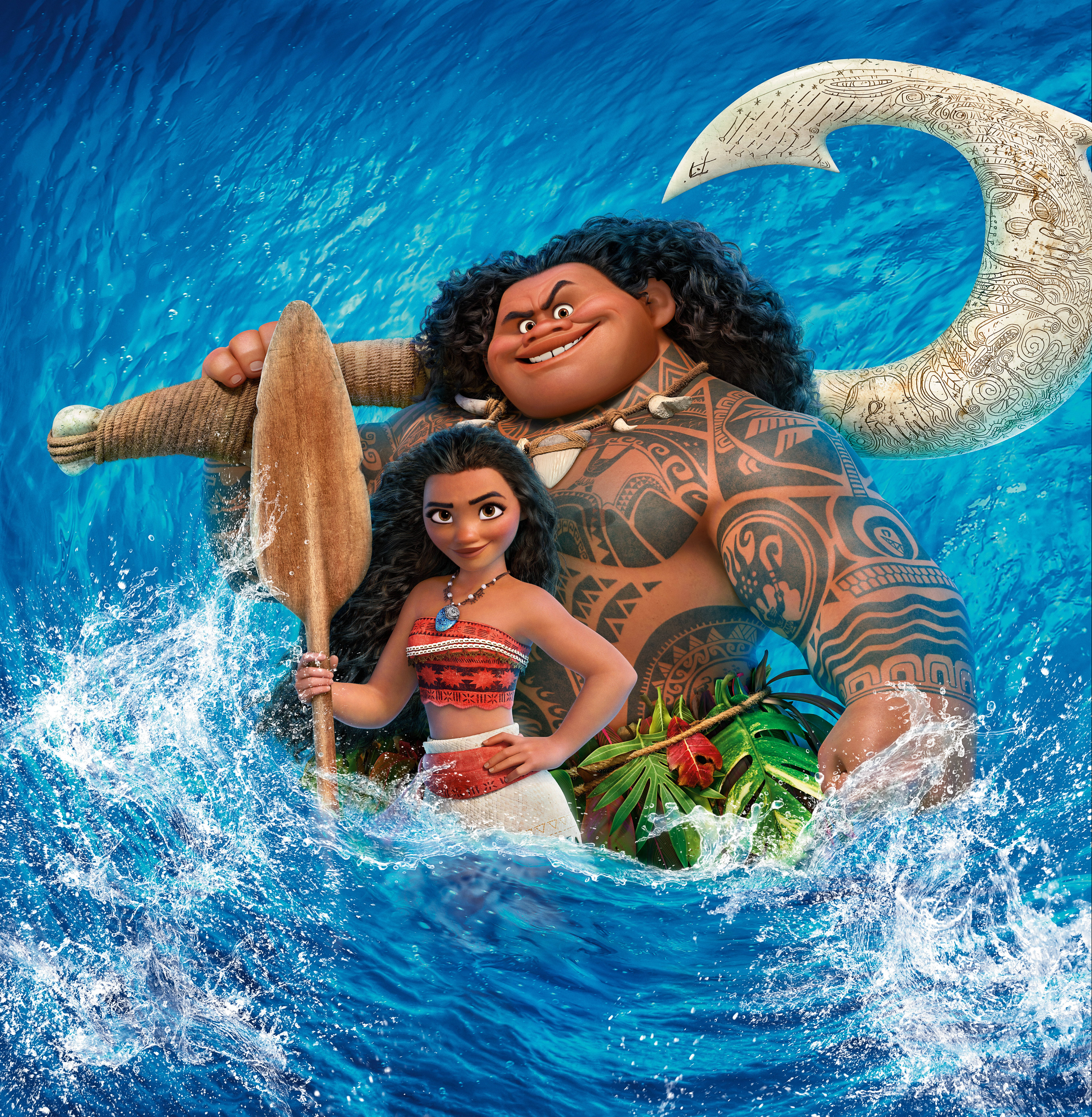 魔海奇緣 桌布 壁紙 — Moana 和 Maui 在充滿活力的藍色海洋中乘著巨浪，Maui 的魚鉤在他們上方翱翔。