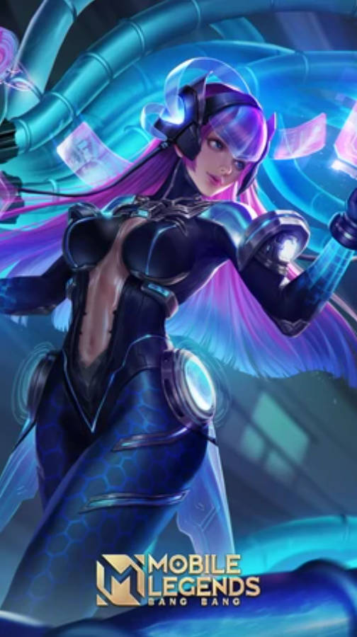 《Mobile Legends》賽琳娜病毒皮膚 壁紙 — 一位擁有紫色頭髮和發光藍色盔甲的未來動漫戰士，站在賽博龐克場景中。