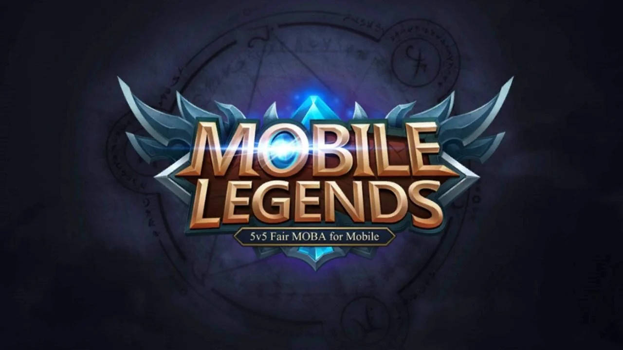 Mobile Legends 遊戲標誌，帶有發光文字和幻想翅膀，背景為深色。