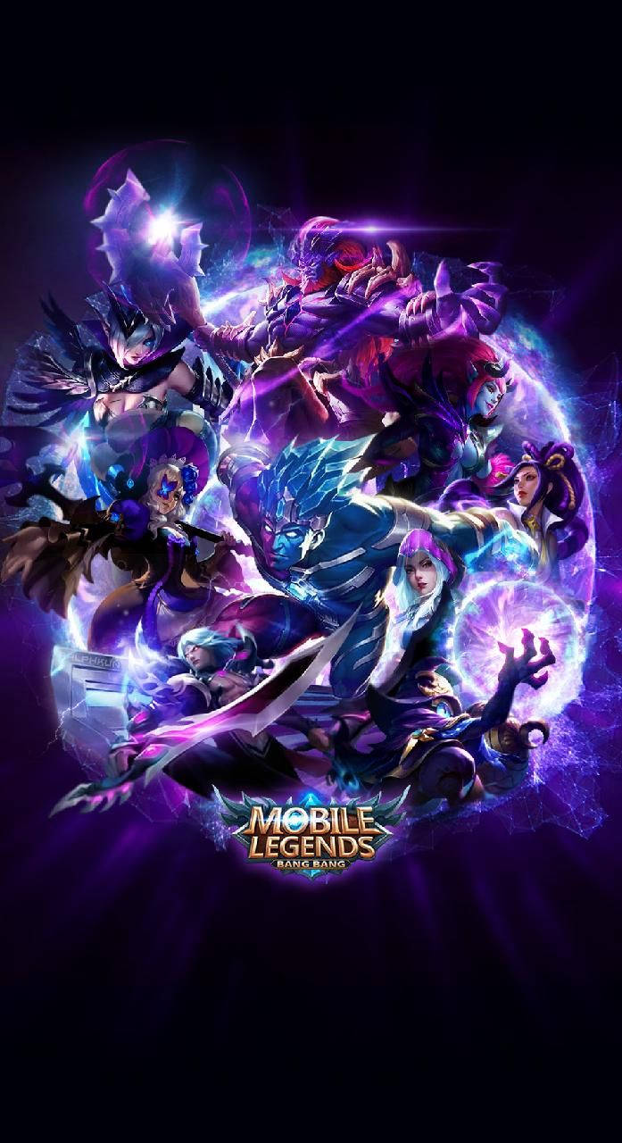 Mobile Legends Bang Bang 遊戲角色以動態戰鬥姿勢呈現，帶有發光效果。
