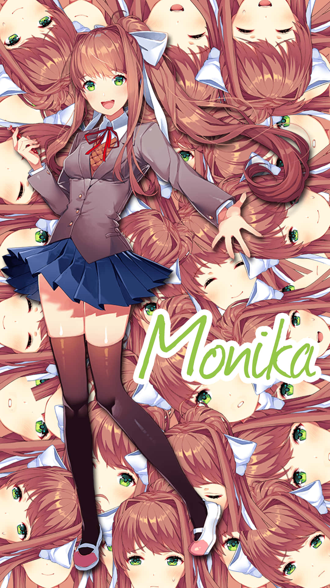Monika 全身肖像 CG 藝術作品 Ddlc 壁紙 — 一個開心的動漫女孩穿著校服站在舞台中央，被自己重複的臉孔包圍，眼睛綠色，頭髮棕色。