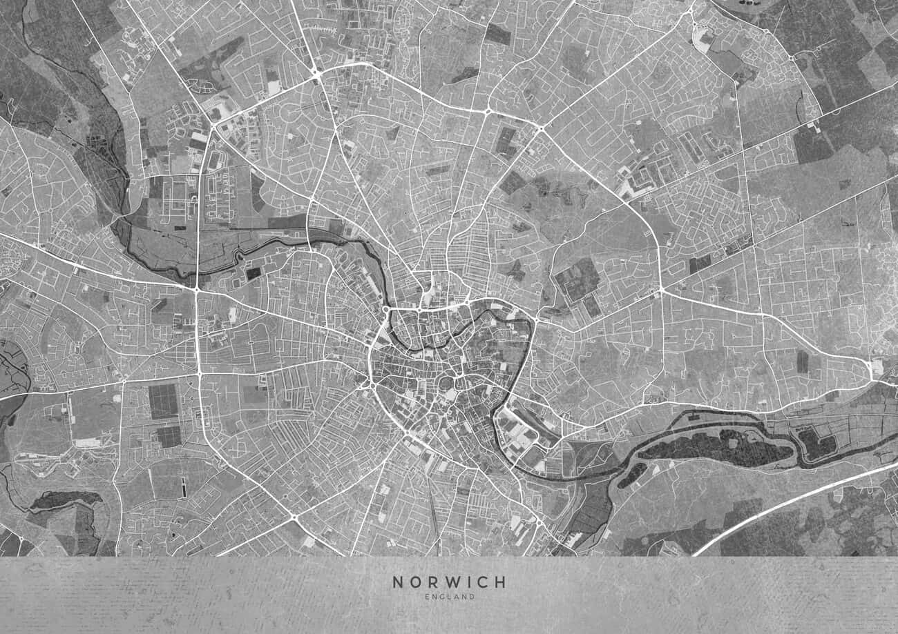 Norwich United Kingdom 桌布 壁紙 — 英國諾里奇的單色風格地圖，展示複雜的街道佈局和河道，帶有紋理背景。
