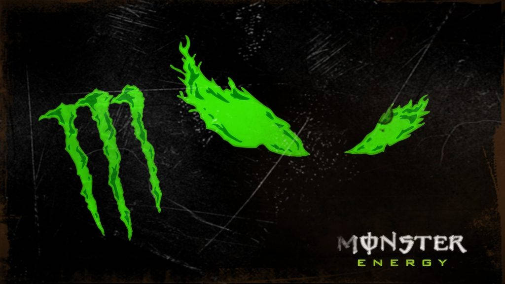 Monster Energy標誌配綠色發光眼睛 壁紙 — Monster Energy 的鮮綠色爪痕和火焰標誌，背景為粗糙的深色刮痕紋理。