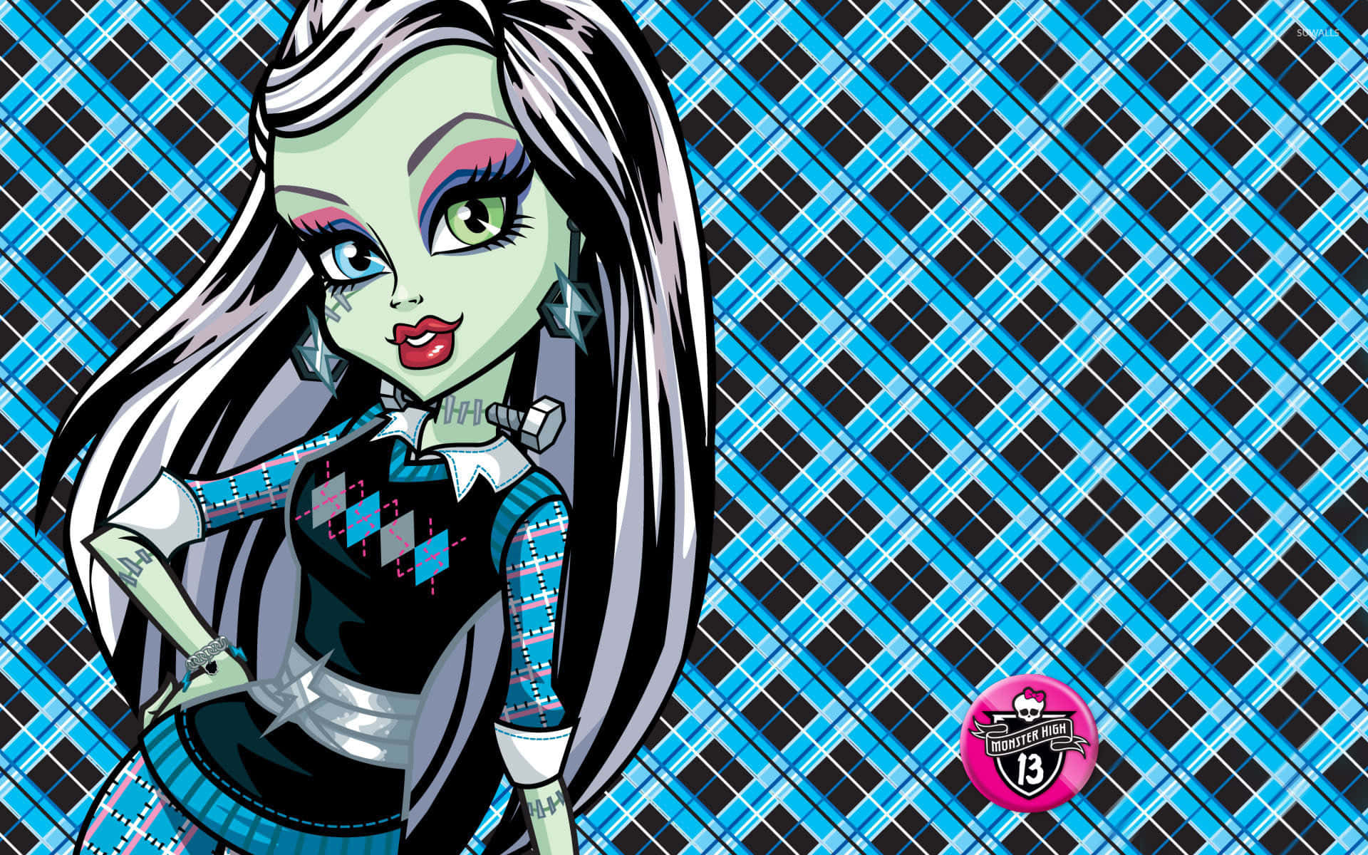 Monster High 的奢華生活 壁紙 — 一個風格化的綠色皮膚怪物女孩，長長銀色頭髮，在鮮明的藍色和黑色格子背景前自信地擺姿勢。