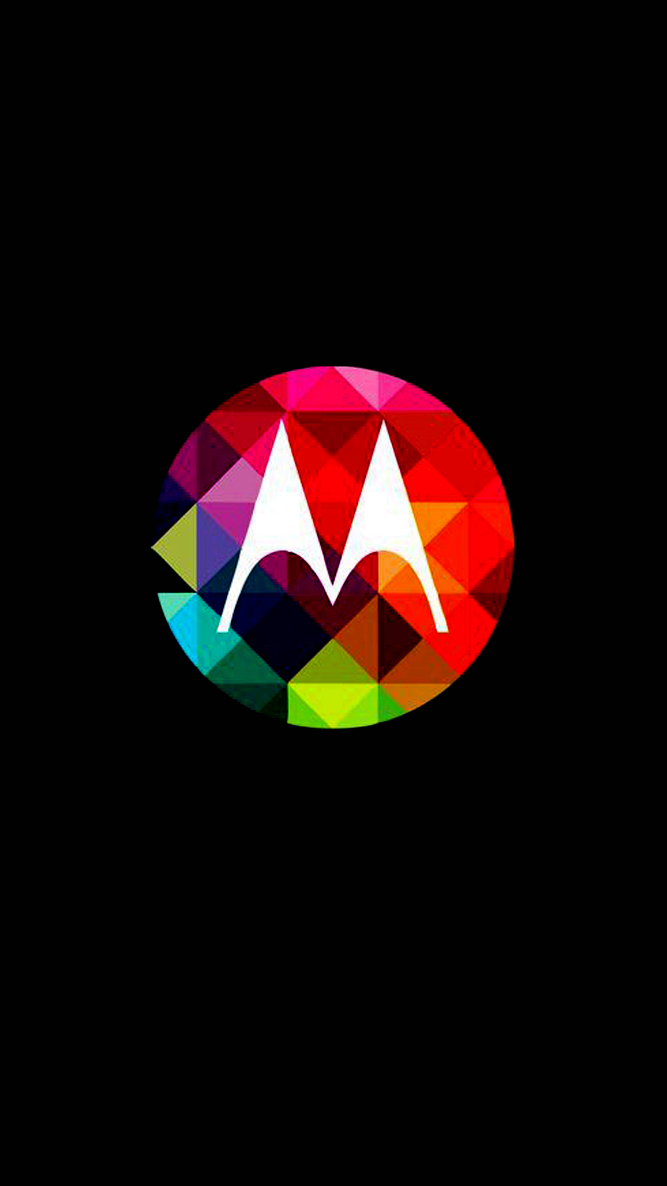 彩色Motorola標誌 壁紙 — 一個充滿活力的幾何Motorola標誌，帶有彩色三角形切面，居中在黑色背景上。