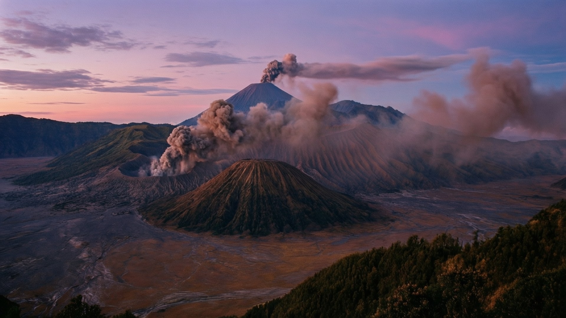 黎明時分，火山在崎嶇的山景上噴發灰雲。