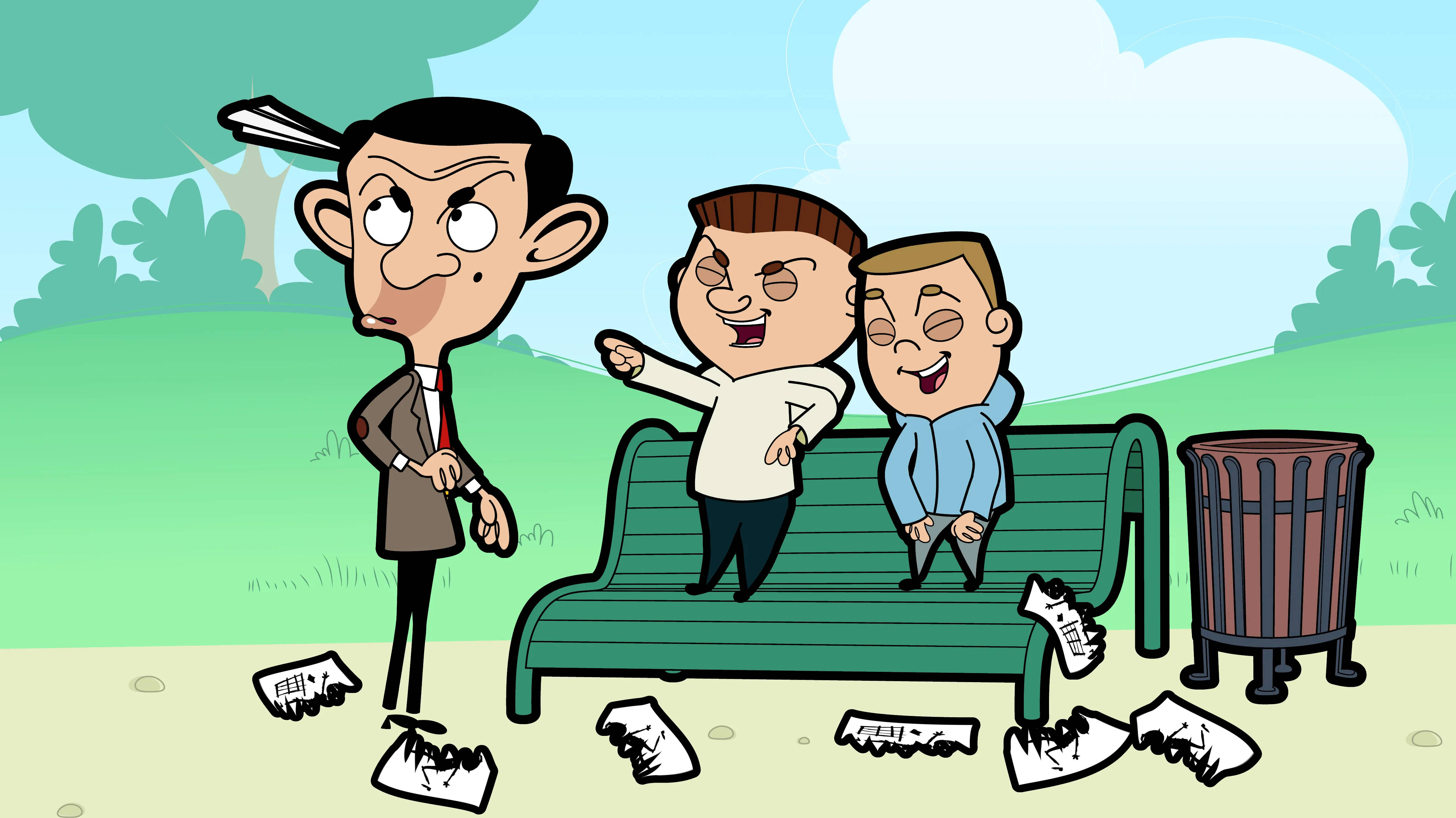4K 桌布 壁紙 — Mr. Bean 憤怒地站著，兩個大笑的男孩坐在綠色長椅上，在公園裡散落撕碎的紙張。