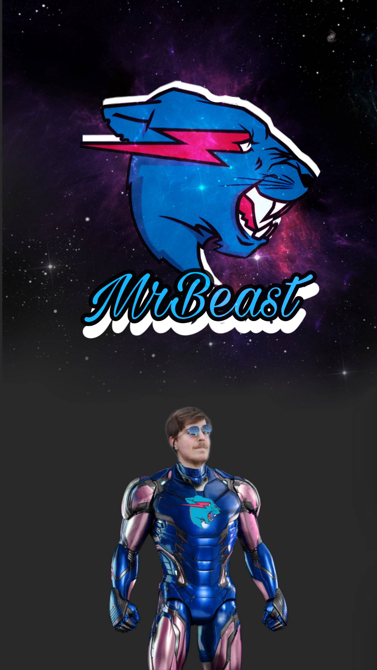 Mr Beast 標誌與吉米·唐納森 壁紙 — 一個穿著藍色和粉紅色裝甲套裝的男人站在一個帶有紅色閃電的咆哮藍色黑豹的宇宙標誌下方。
