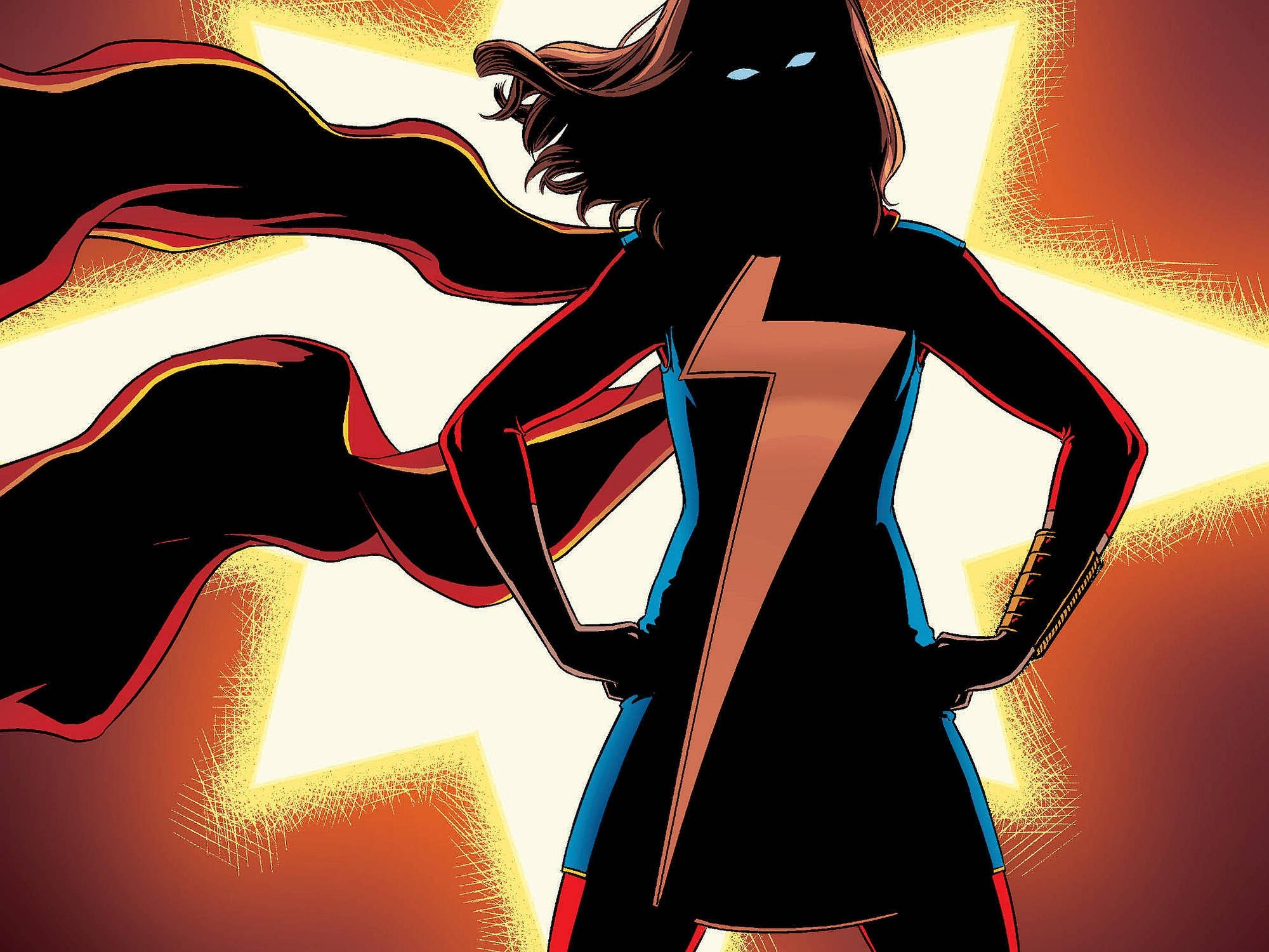 Ms Marvel 陰影中 壁紙 — 一位身穿黑色緊身衣、帶有閃電標誌的女超級英雄，自信地站在發光的星爆背景前。