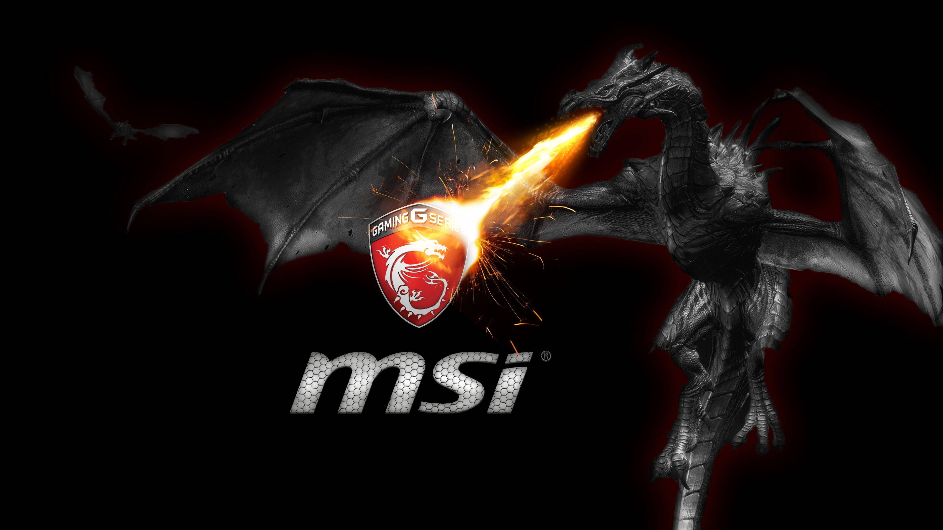 MSI 4K 噴火龍 壁紙 — 一條威嚇性的黑龍在黑暗背景上向MSI Gaming標誌噴射火焰等離子。
