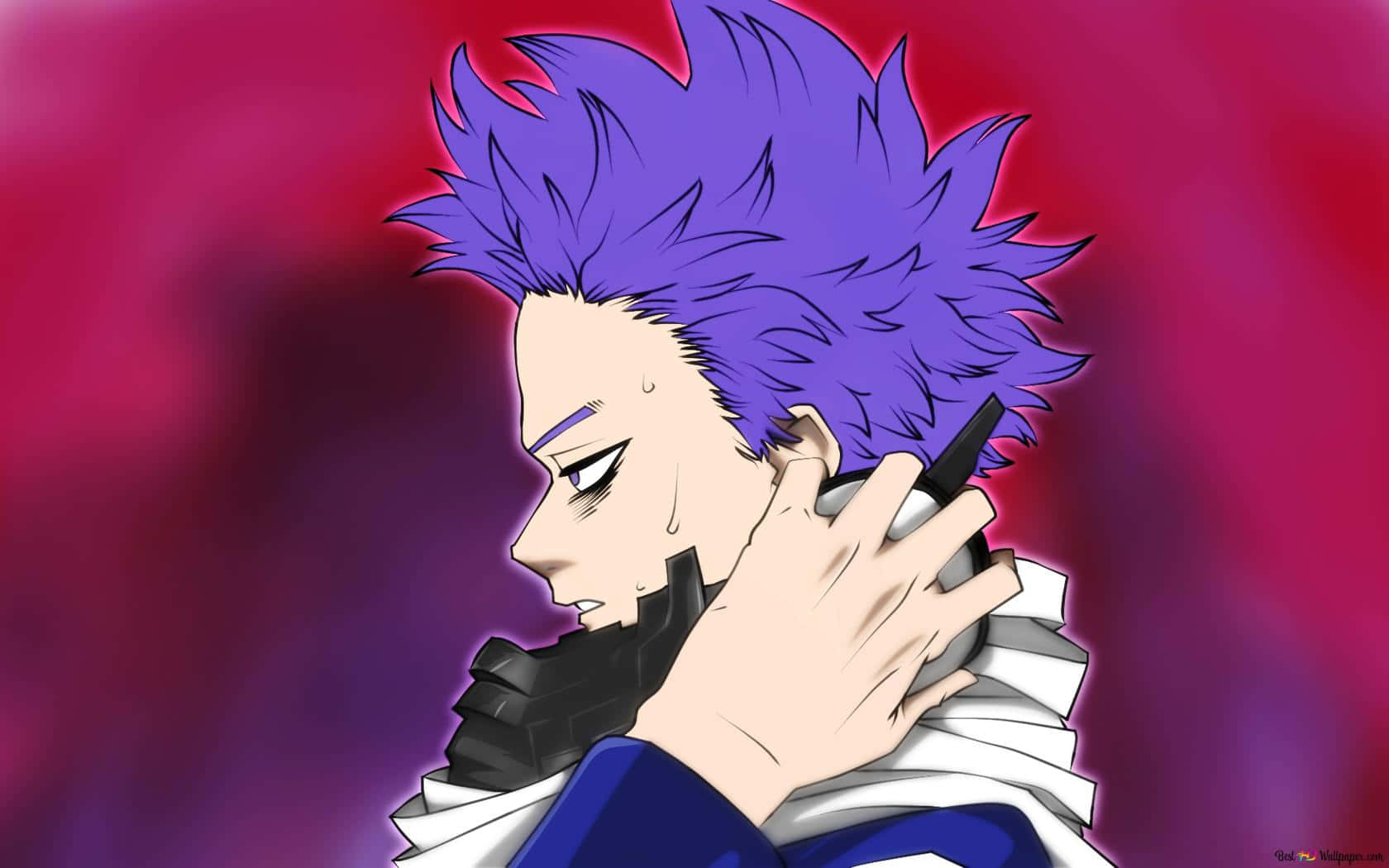 攜帶 My Hero Academia 粉絲熱情隨行的筆電 壁紙 — 一個紫色尖刺頭髮的動漫角色側面，將手機貼在耳邊，背景是鮮豔的紅色和紫色漸變。