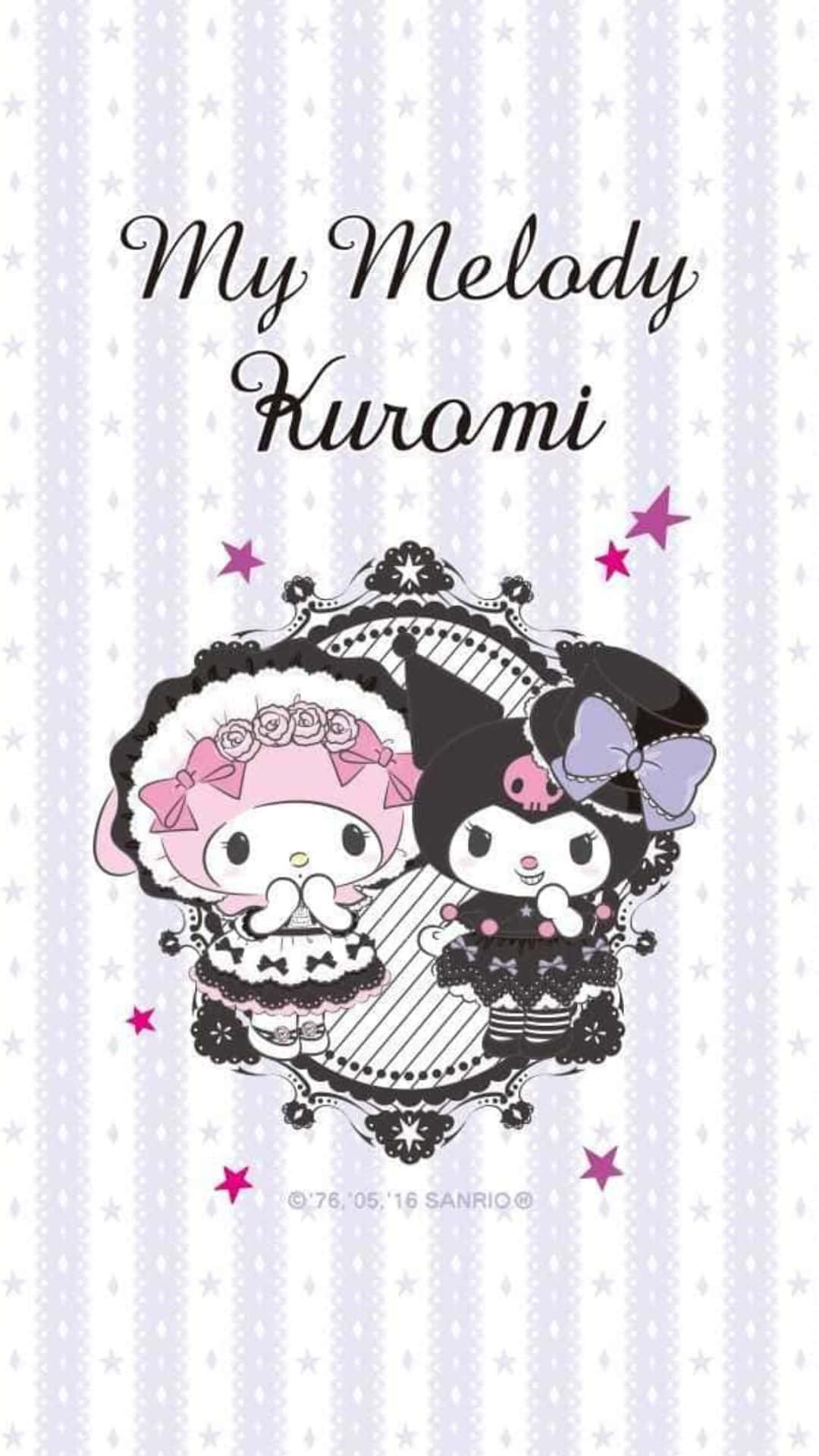 Kuromi And My Melody 桌布 壁紙 — My Melody 和 Kuromi 穿著優雅連衣裙在裝飾框內擺姿勢，背景是條紋星空。
