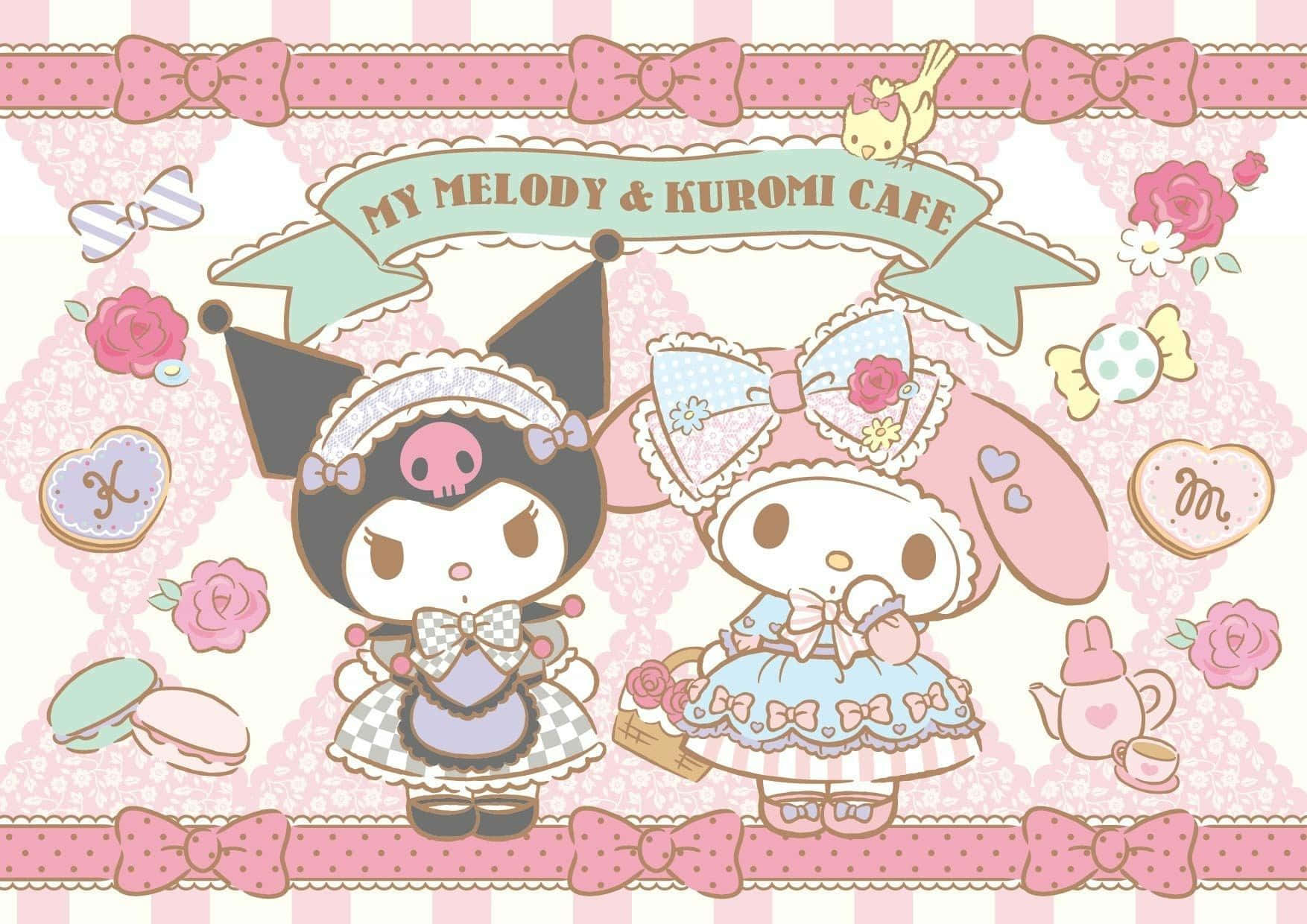 My Melody享受星夜下的寧靜時光 壁紙 — My Melody 和 Kuromi 身穿可愛咖啡廳服裝，被粉紅玫瑰、蝴蝶結和糖果環繞，背景為蕾絲圖案。