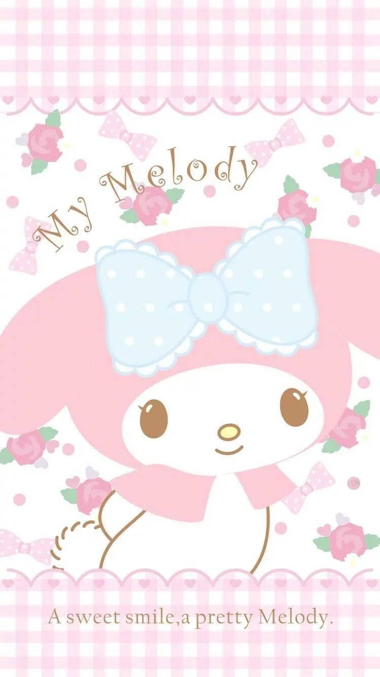 My Melody 兔子戴藍色蝴蝶結，在粉紅玫瑰和格紋圖案中微笑。