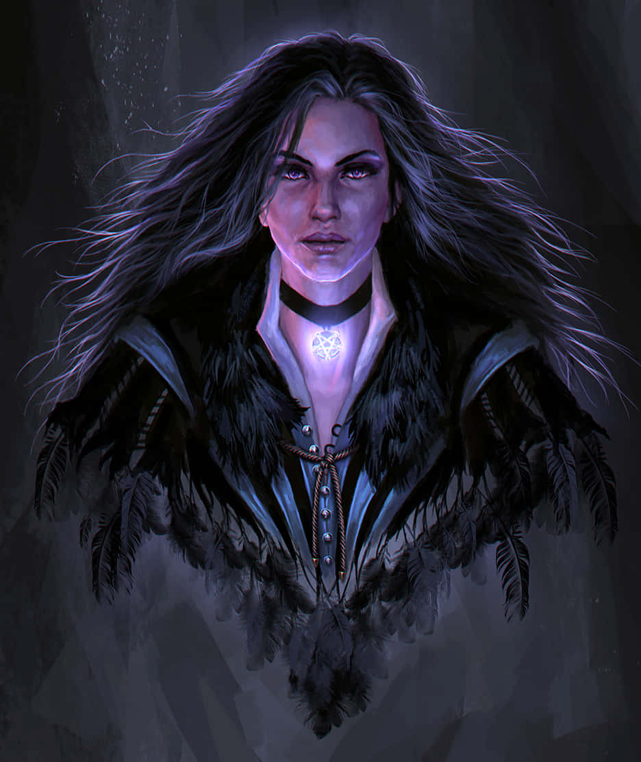 Yennefer 桌布 壁紙 — 一位神秘女子，長長的黑髮和發光的五角星項鍊，在陰暗的背景前凝視著。