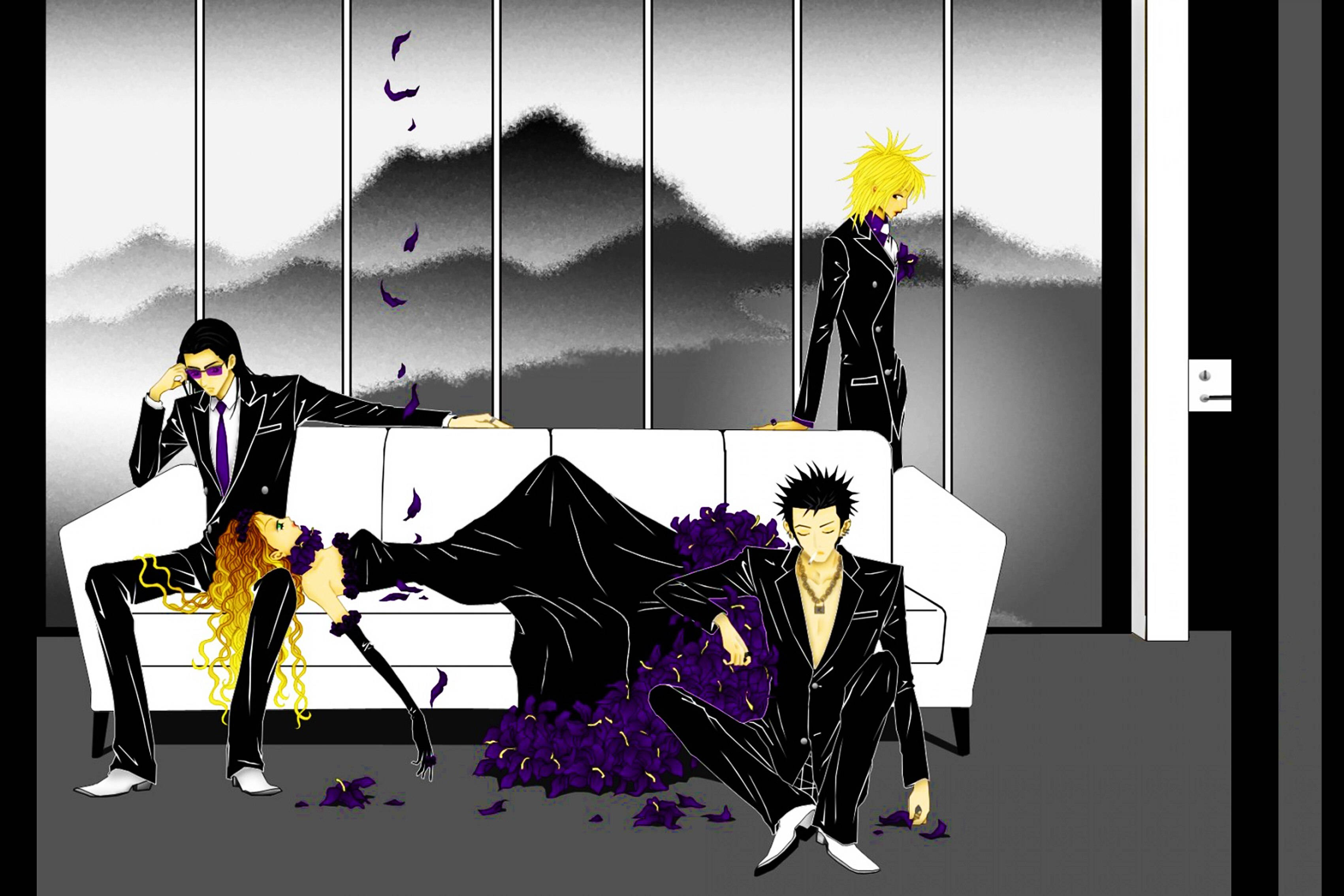 Nana動畫 Trapnest 帶來震撼演出 壁紙 — 三個穿著黑色西裝的動漫男人在白色梳化上休息，周圍有紫色花瓣飄落，背景是單色山脈。