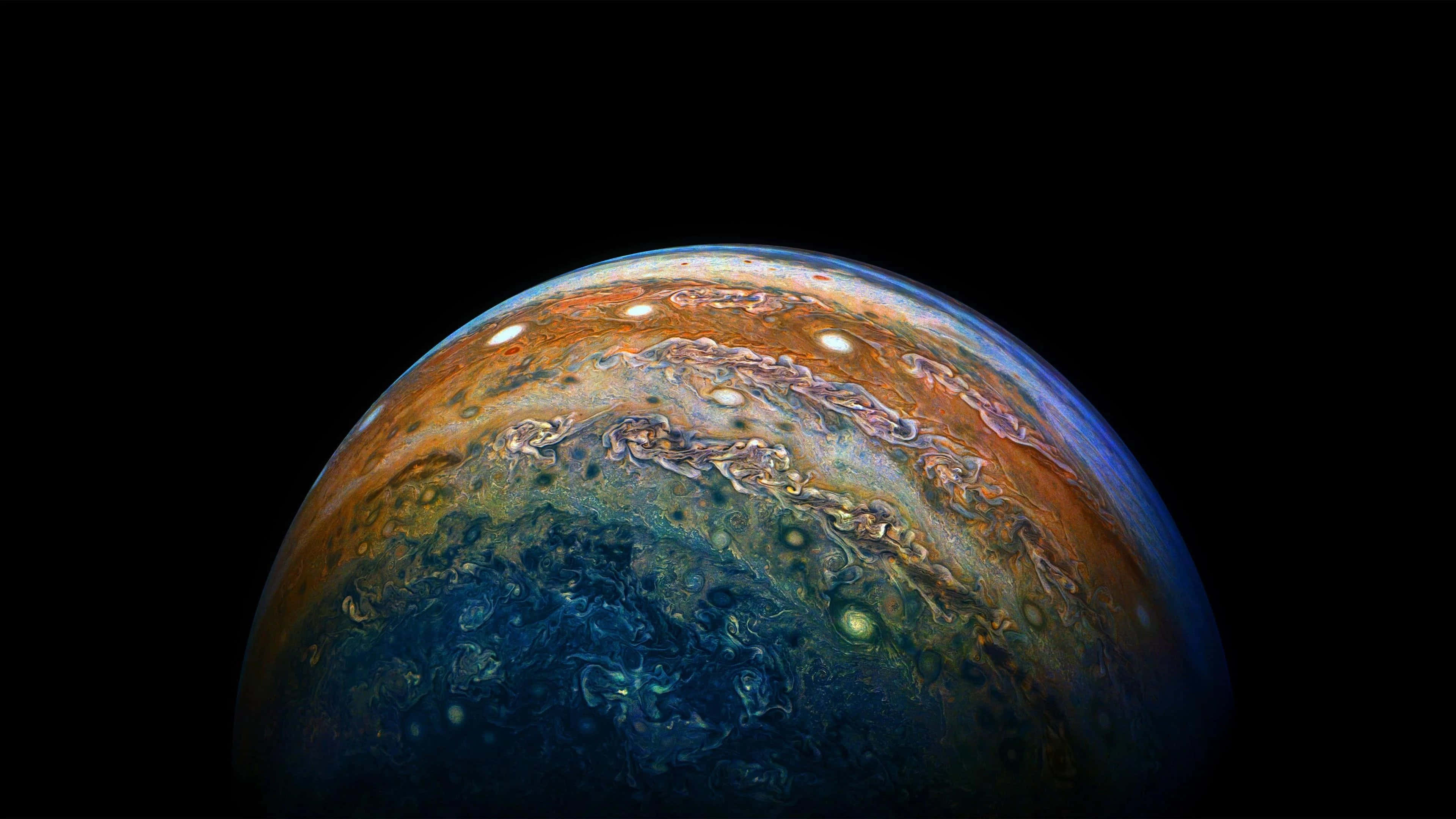 透過NASA研究理解宇宙 壁紙 — 木星嘅漩渦大氣帶同大紅斑，喺太空嘅黑色虛空背景下嘅震撼特寫。