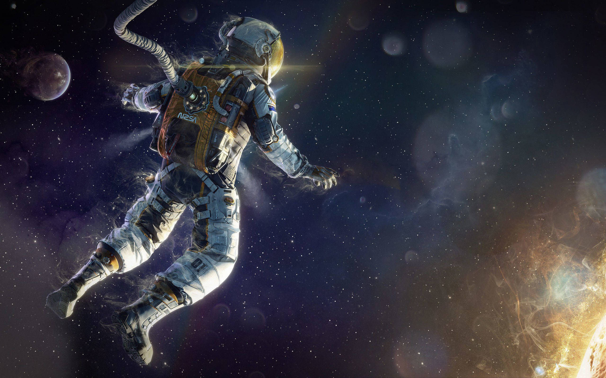 NASA太空宇航員高清壁紙 壁紙 — 一名太空人在零重力下漂浮，背景是星光燦爛的宇宙，有發光的星雲和遙遠的行星。