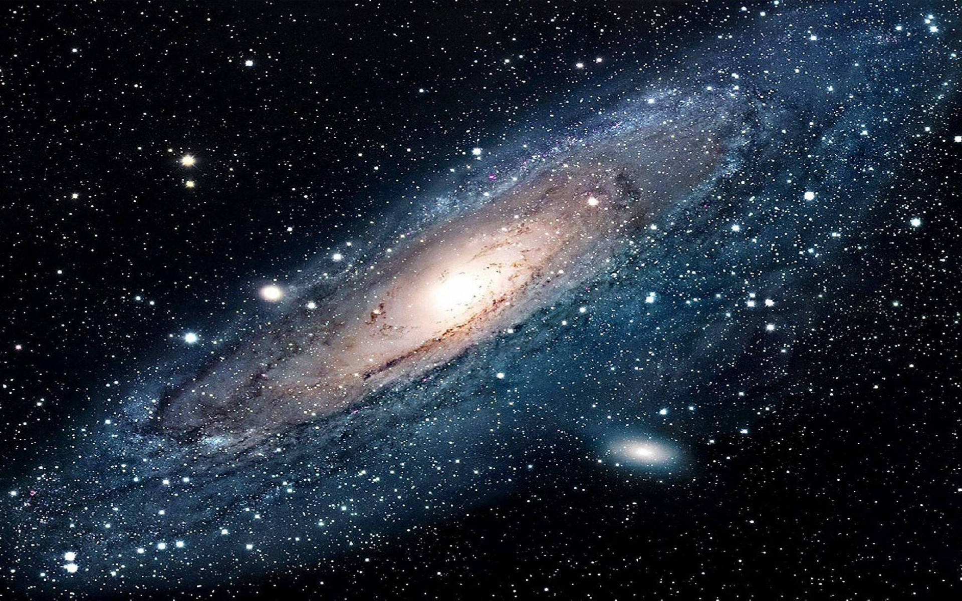 螺旋星系，明亮核心和藍色旋臂，周圍環繞星星