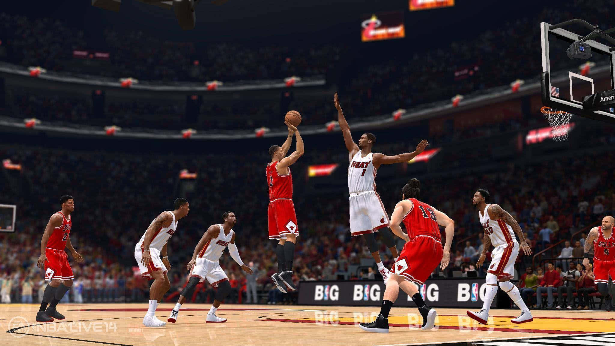 NBA 2K 遊戲畫面 壁紙 — 一名身穿紅色球衣的籃球運動員在場館燈光下激烈的比賽中跳起，越過白色防守球員投籃。
