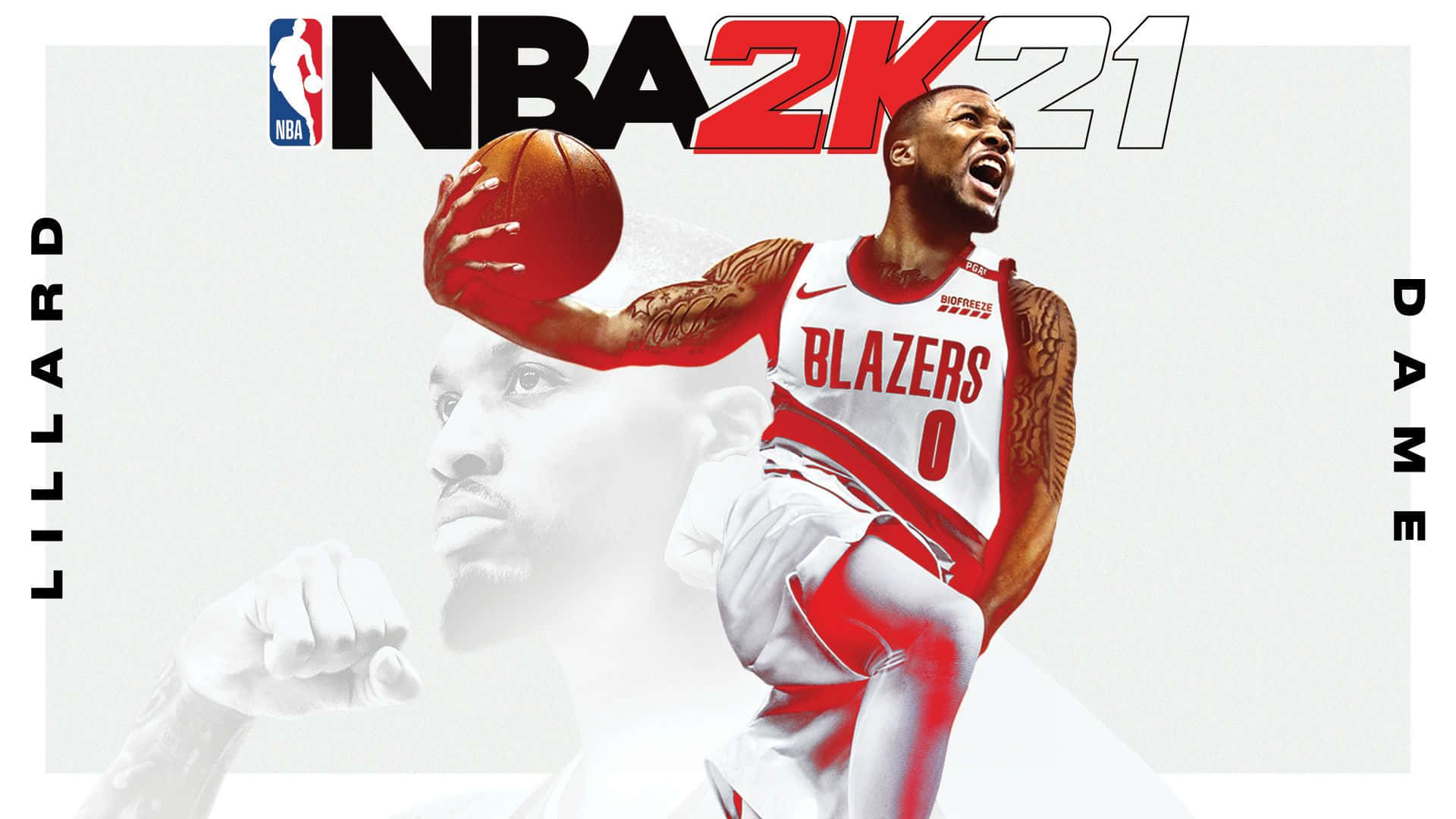 準備迎接史上最沉浸式的《NBA 2K21》 壁紙 — NBA 2K21 封面藝術，Damian Lillard 身穿紅白 Blazers 球衣，在動態背景中灌籃。