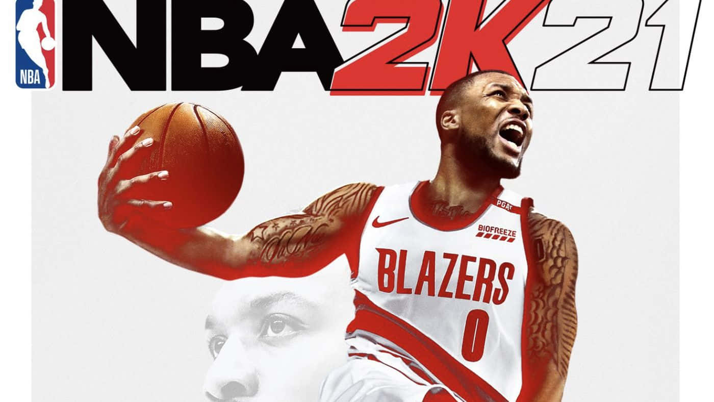 NBA 2K21封面，展示一名身穿開拓者隊球衣的籃球運動員正在動作中。