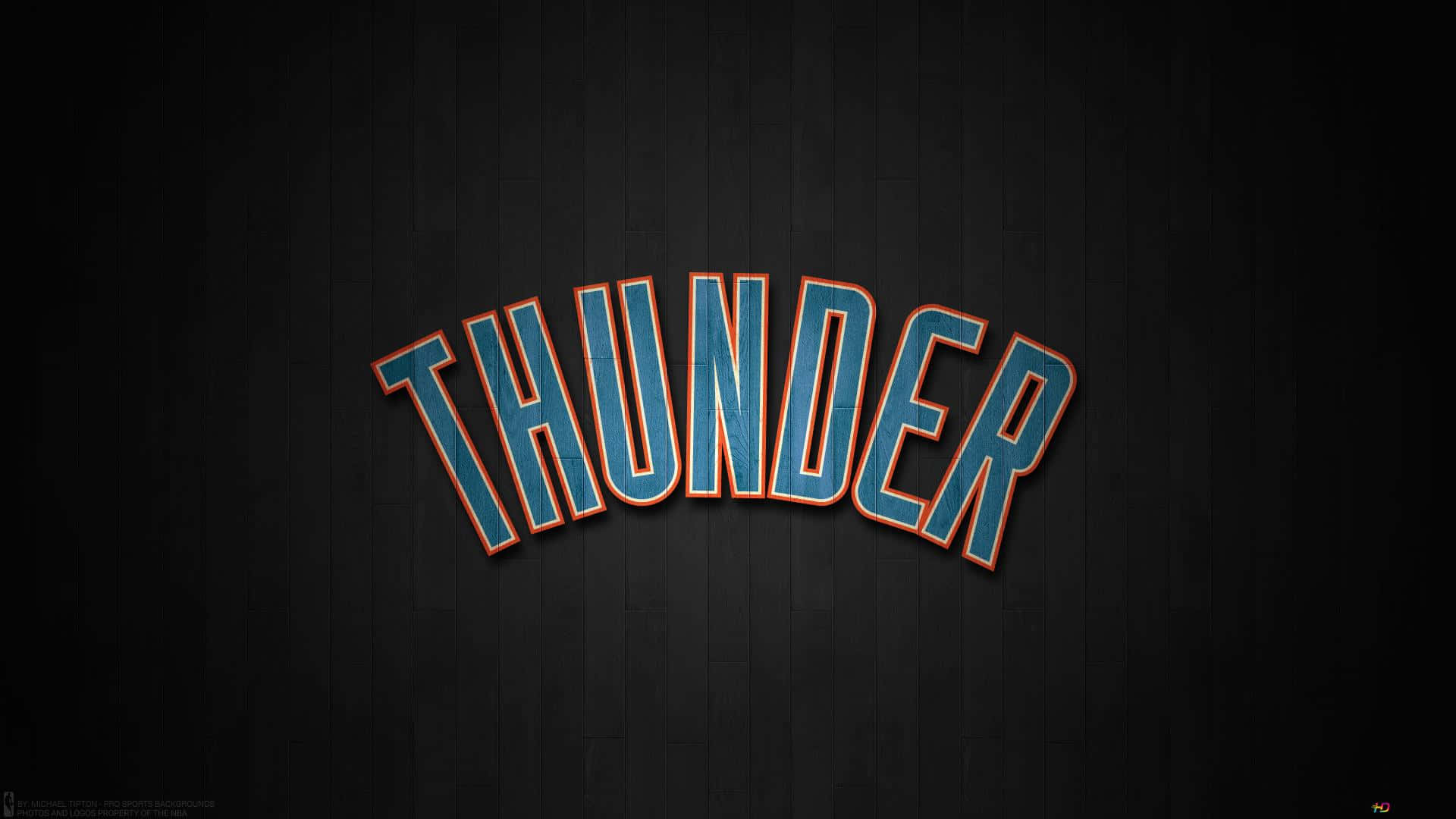 深色木背景上的藍色和橙色 Thunder 標誌
