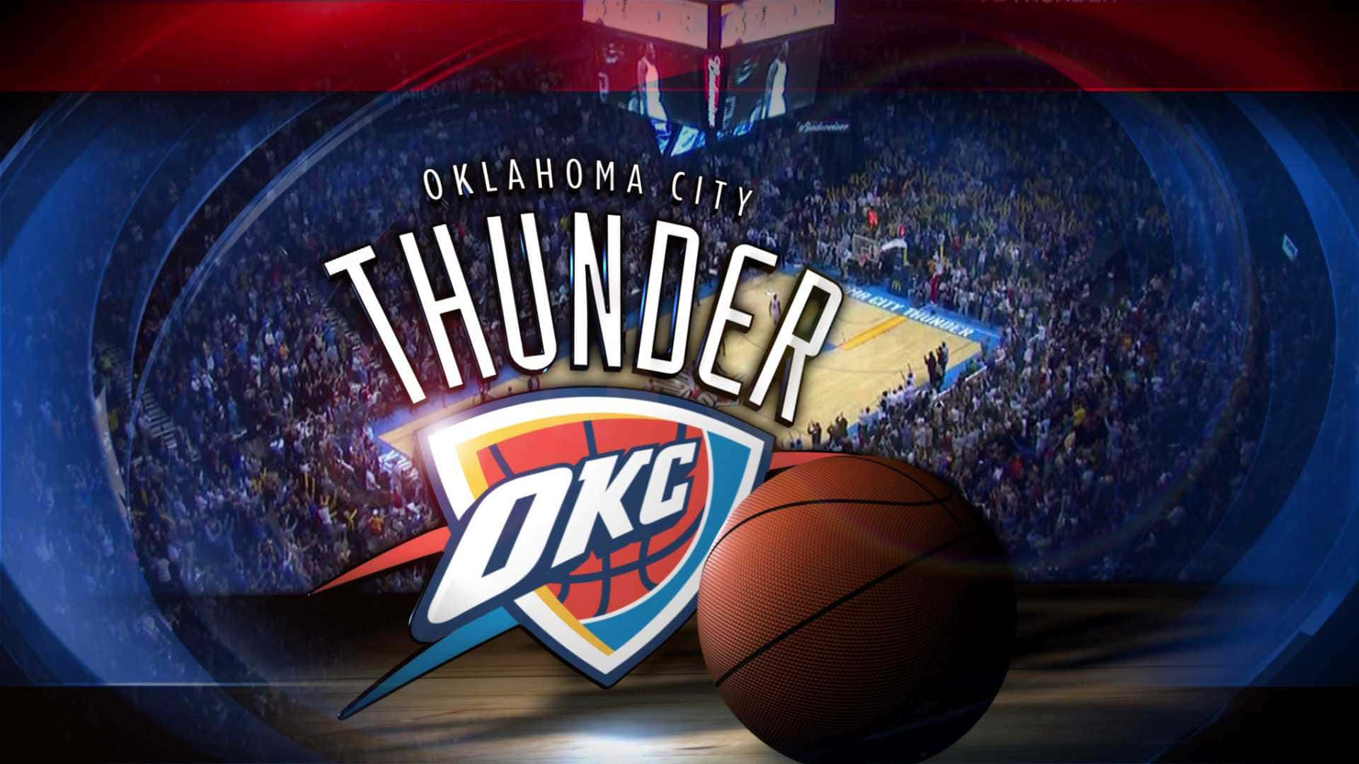 NBA聯盟俄克拉荷馬城雷霆隊籃球主題 壁紙 — 奧克拉荷馬城雷霆隊標誌和籃球主導了充滿歡呼球迷的活力競技場場景。