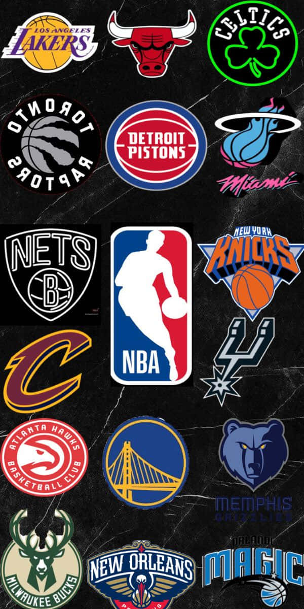 NBA標誌與其他標誌 壁紙 — NBA球隊標誌拼貼在深色裂紋大理石背景上。