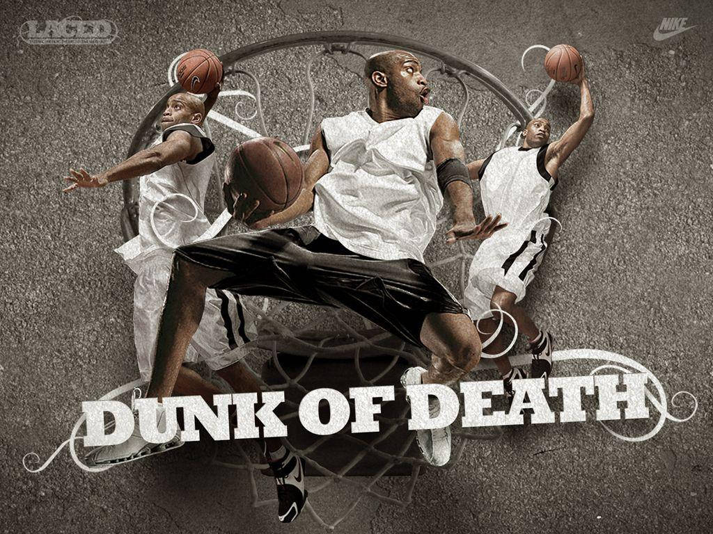 NBA「死亡灌籃」文斯·卡特 壁紙 — 三名身穿白色球衣的籃球運動員在粗糙的瀝青背景下，動態地圍繞籃框跳躍，手持籃球。