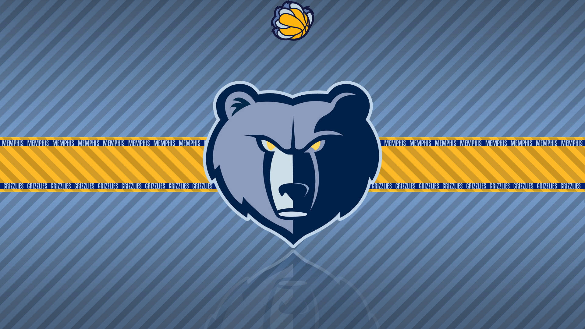 NBA孟菲斯灰熊隊隊旗 壁紙 — 一個兇猛的孟菲斯灰熊隊熊頭標誌，帶有黃色眼睛和上方的籃球，背景為藍色對角條紋，並有重複的球隊名稱橫幅。