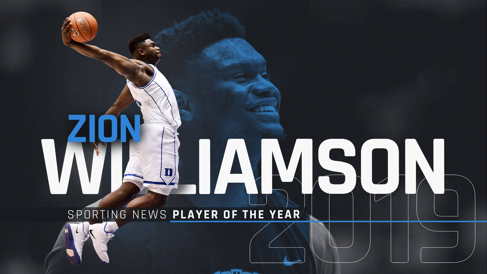 NBA新星錫安·威廉森掌控球場 壁紙 — 運動型籃球運動員 Zion Williamson 在黑暗背景前跳起持球，帶有他的面部肖像和粗體文字疊加。