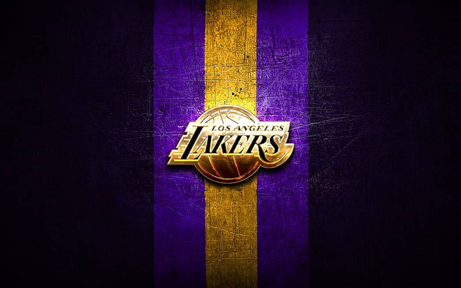 NBA洛杉磯湖人隊標誌 壁紙 — 洛杉磯湖人隊標誌在帶有磨損刮痕的紋理條紋背景上閃耀金色和紫色。