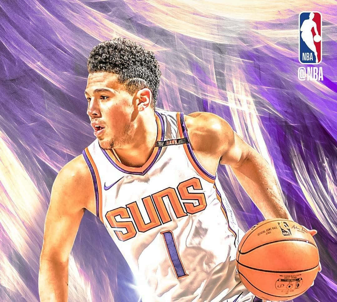 NBA球星德文·布克使用iPhone 壁紙 — 一名身穿太陽隊球衣的籃球運動員在充滿活力的紫色和金色動態模糊背景前運球。