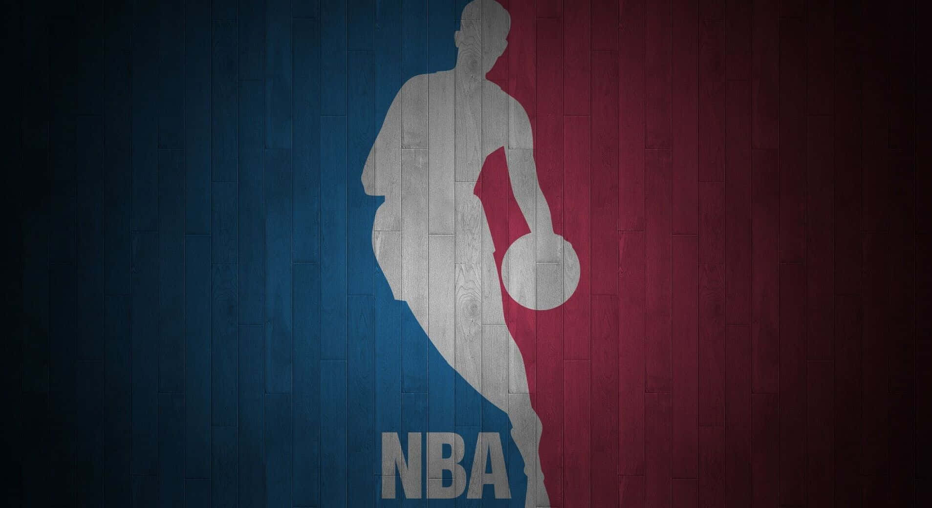 NBA標誌剪影，一名籃球運動員在木質球場背景上。