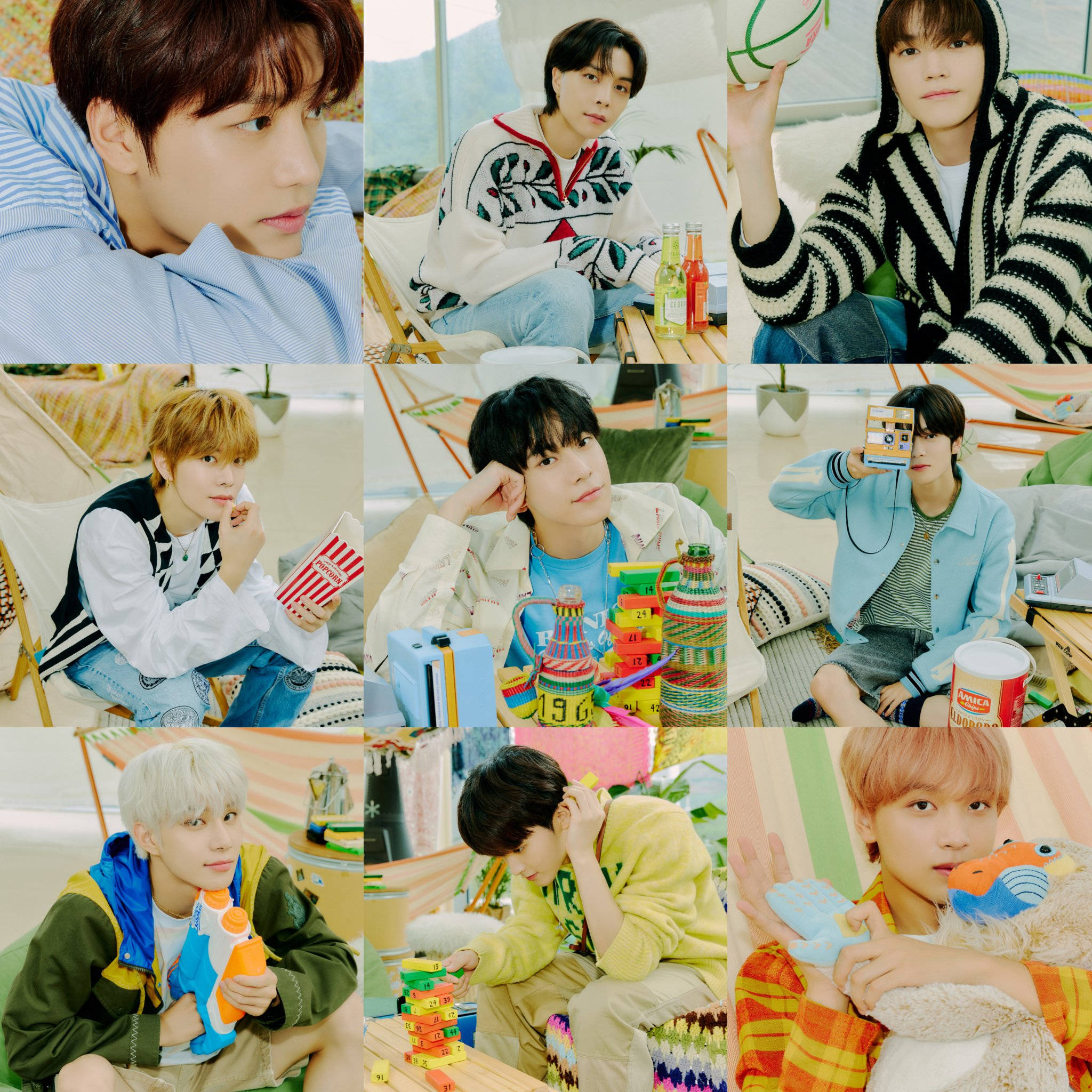 NCT 127《Road Trip》預告影像 壁紙 — 九名身穿色彩繽紛休閒服裝的年輕男性在明亮舒適的室內環境中，與玩具和飲料一起俏皮地擺姿勢。