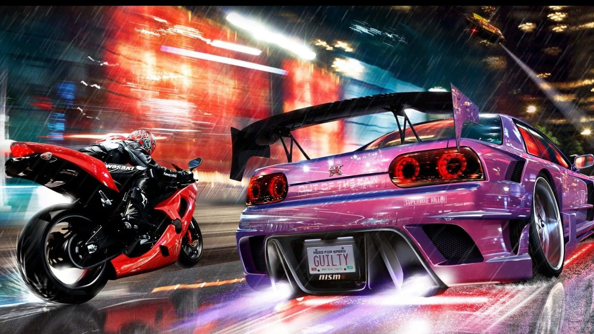 《Need For Speed Heat》賽車背景：機車疾馳 壁紙 — 一架紅色電單車和紫色跑車在霓虹燈照亮、雨水浸濕的夜間城市街道上奔馳，帶有動態模糊和發光的燈光。