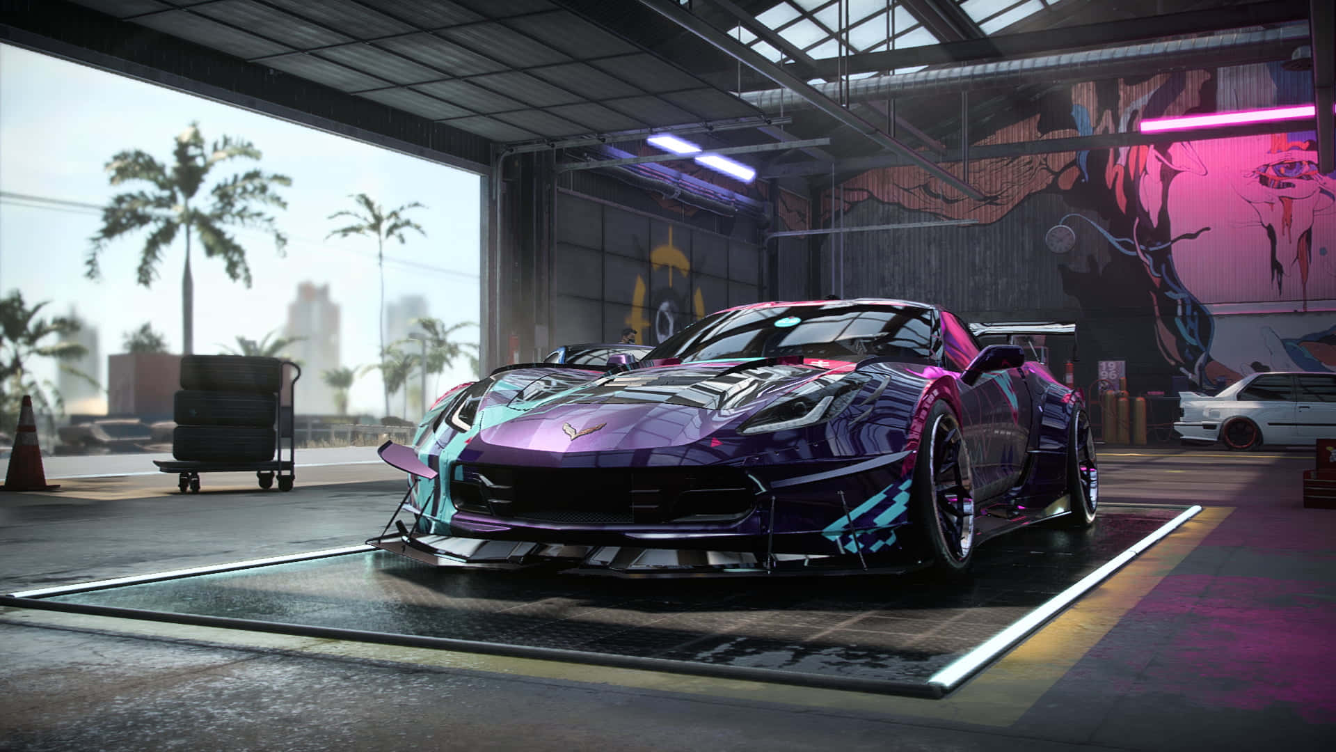 《Need For Speed Heat》遊戲中的高解析度跑車 壁紙 — 一輛帶有發光裝飾的未來感紫色跑車停在霓虹燈車庫內，外面可見棕櫚樹。