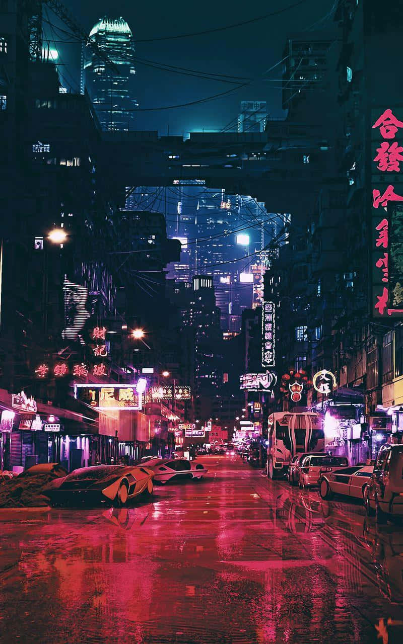  壁紙 — 高樓大廈下，霓虹燈照亮嘅雨夜城市街道，濕漉漉嘅路面反射住發光嘅招牌。