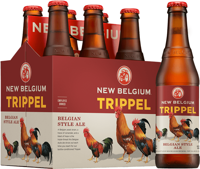 New Belgium Trippel啤酒六瓶裝 壁紙 — 六瓶琥珀色的New Belgium Trippel啤酒，帶紅色瓶蓋，旁邊放著一個配對的紙板手提架，上面有公雞和醒目的品牌標誌。