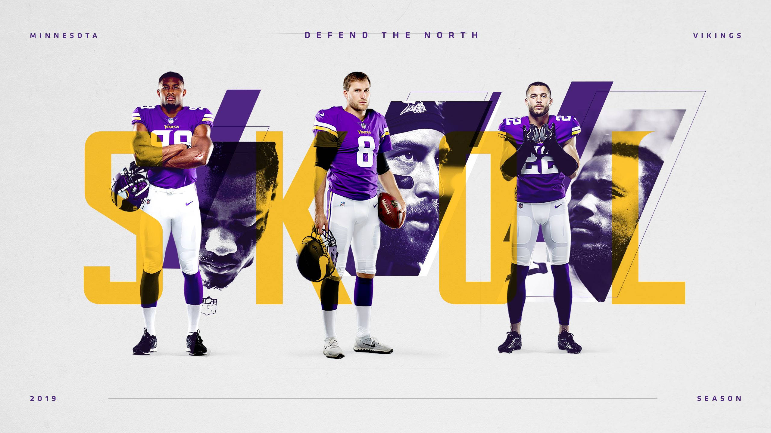 NFL DJ沃努姆、哈里森·史密斯與柯克·庫西恩斯海報 壁紙 — 三名明尼蘇達維京人隊美式足球員身穿紫色和金色球衣，自信地站在以他們面孔和「SKOL」字樣為特色的醒目圖形背景前。