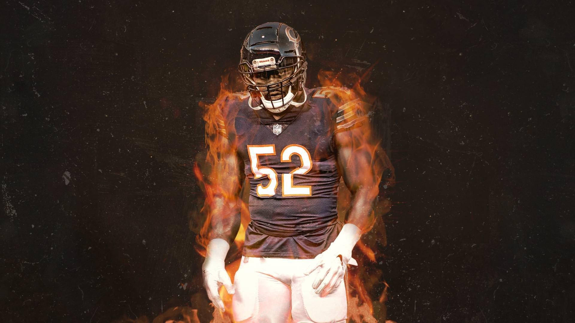 NFL 奧克蘭突襲者隊卡里爾·麥克酷炫圖像藝術 壁紙 — 一名身穿黑色球衣、號碼52的美式足球員，在黑暗粗糙的背景中，被火焰吞噬。