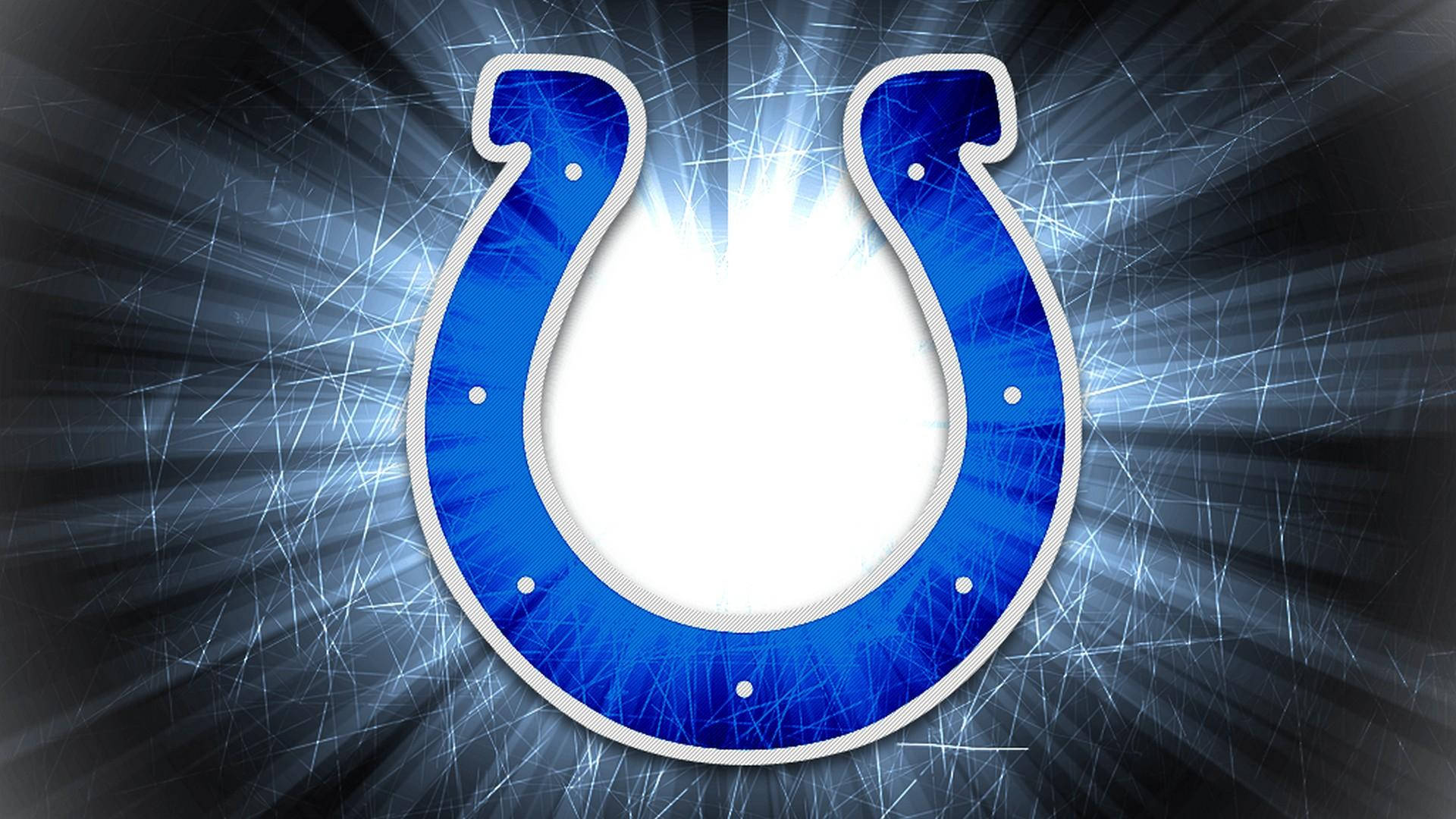 NFL印第安納波利斯小馬隊粉絲藝術隊徽 壁紙 — 一個發光的藍色馬蹄鐵標誌在黑暗的刮痕背景上散發出明亮的白色光芒。