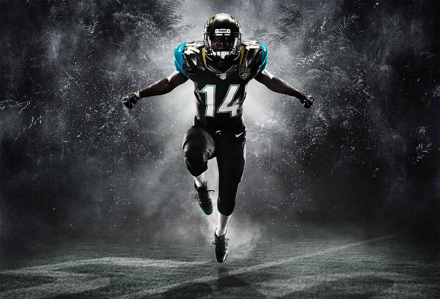 NFL球員：傑克遜維爾美洲虎隊 壁紙 — 一名傑克遜維爾美洲虎隊的14號美式足球員，在戲劇性燈光下動態地跳過霧濛濛的黑暗隧道。