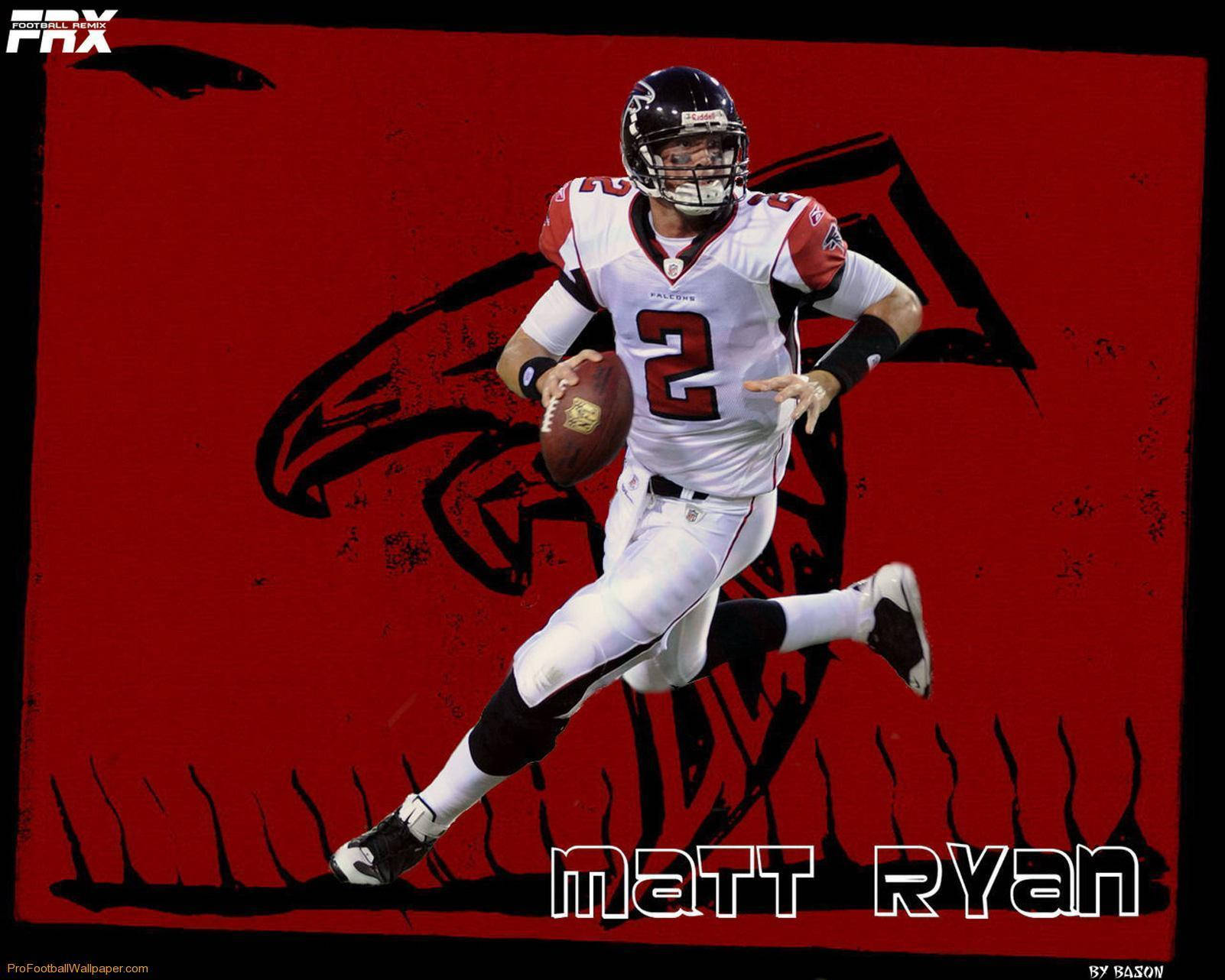 NFL球員馬特·瑞安 壁紙 — 運動員 Matt Ryan 身穿亞特蘭大獵鷹隊制服，在帶有球隊標誌的醒目紅色背景上持橄欖球奔跑。