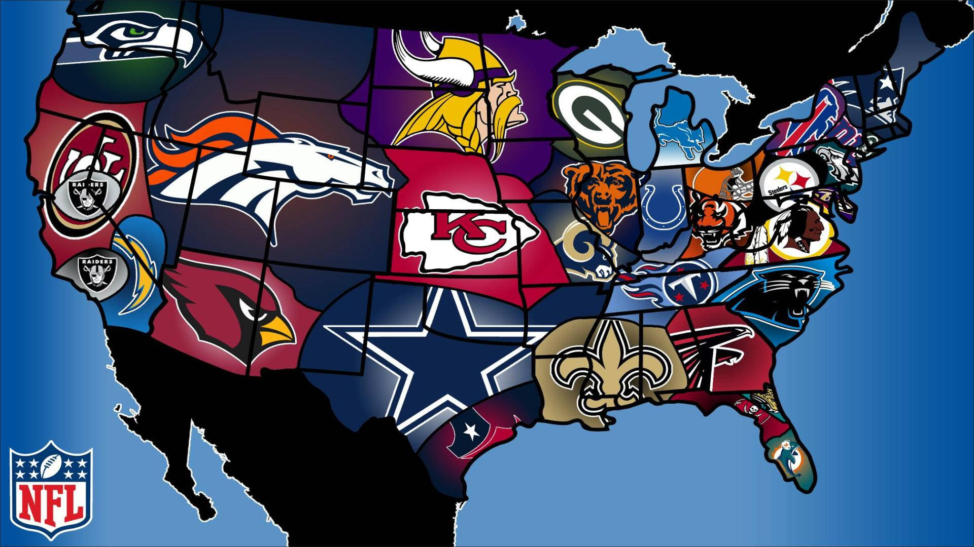 NFL球隊地圖：洛杉磯突襲者隊 壁紙 — 一幅色彩繽紛的美國地圖，每個州份都以其NFL球隊標誌填充，背景為藍色漸變。