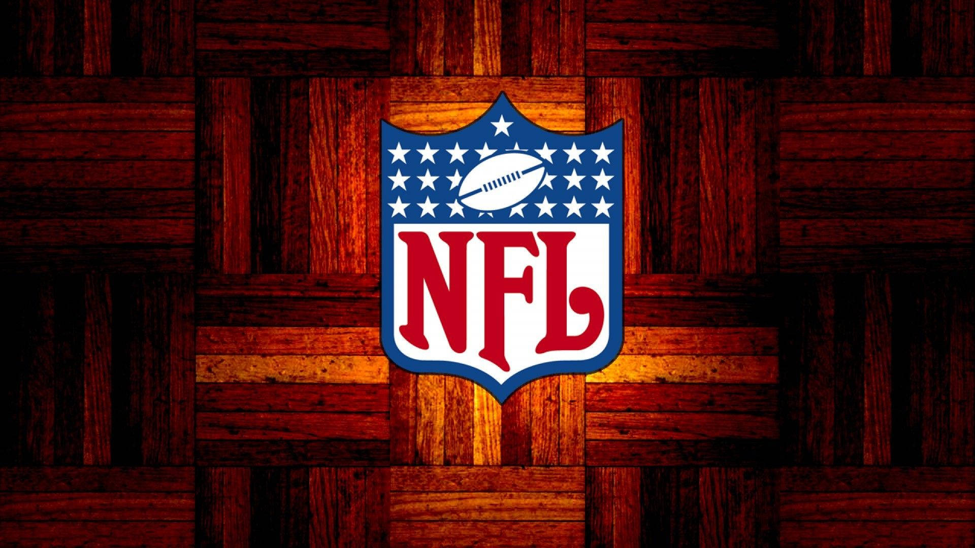 NFL 標誌在木質拼花地板背景上，帶有溫暖照明。