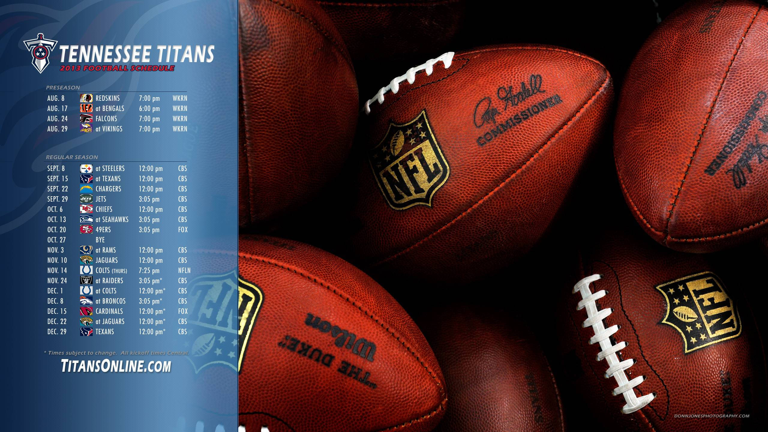 NFL球隊田納西泰坦隊比分板 壁紙 — 近距離拍攝磨損的皮革橄欖球，帶有NFL標誌和鞋帶，旁邊是田納西泰坦2014年賽程圖形。